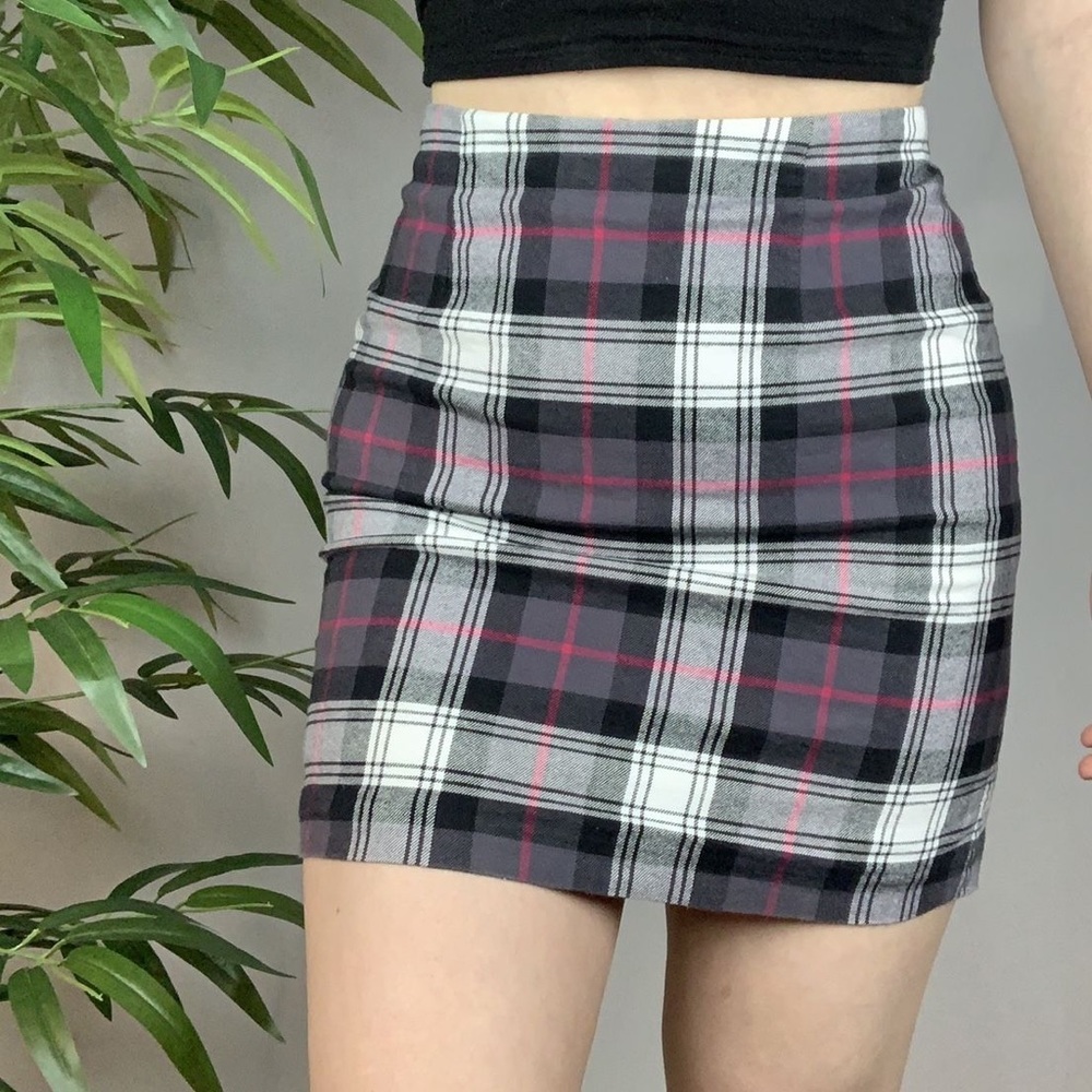 Tommy Hilfiger Plaid Mini Skirt, size 4, Like New